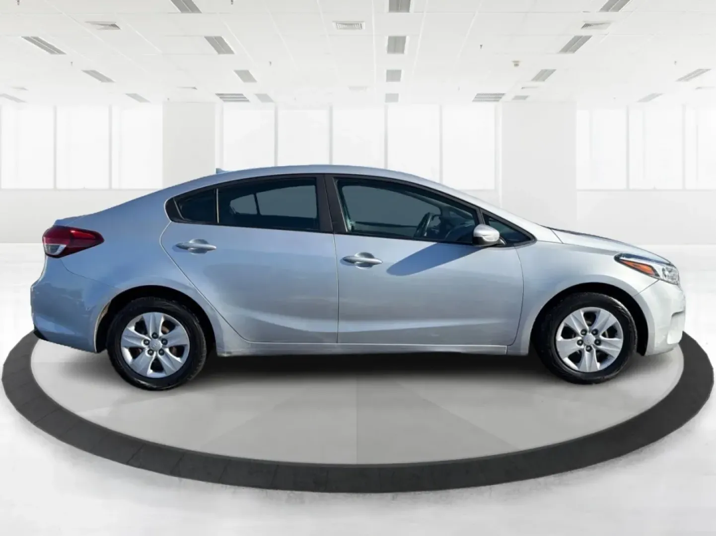 2018 Kia Forte LX (3KPFK4A72JE) with an 2L I-4 DOHC engine, 6M transmission, located at 1230 East Main St, Xenia, OH, 45385, (937) 908-9800, 39.688026, -83.910172 - ### Drive into Adventure with the 2018 Kia Forte LX at Advantage Car and Credit - Xenia!<br /> <br /> Are you ready to elevate your daily commute or weekend getaway? The 2018 Kia Forte LX, available now at Advantage Car and Credit in Xenia, OH, is the perfect vehicle for both the budget-conscious bu - Photo#1