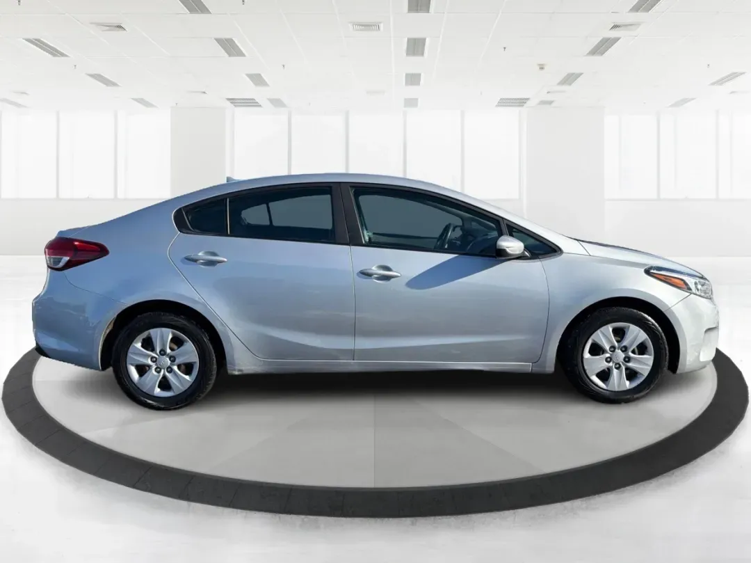 2018 Kia Forte LX (3KPFK4A72JE) with an 2L I-4 DOHC engine, located at 1230 East Main St, Xenia, OH, 45385, (937) 908-9800, 39.688026, -83.910172 - ### Drive into Adventure with the 2018 Kia Forte LX at Advantage Car and Credit - Xenia!<br /> <br /> Are you ready to elevate your daily commute or weekend getaway? The 2018 Kia Forte LX, available now at Advantage Car and Credit in Xenia, OH, is the perfect vehicle for both the budget-conscious bu - Photo#1