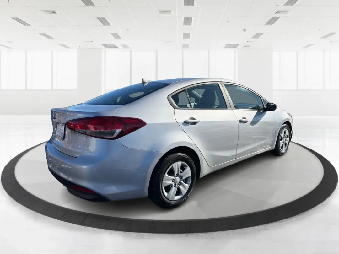 2018 Kia Forte LX (3KPFK4A72JE) with an 2L I-4 DOHC engine, located at 1230 East Main St, Xenia, OH, 45385, (937) 908-9800, 39.688026, -83.910172 - ### Drive into Adventure with the 2018 Kia Forte LX at Advantage Car and Credit - Xenia!<br /> <br /> Are you ready to elevate your daily commute or weekend getaway? The 2018 Kia Forte LX, available now at Advantage Car and Credit in Xenia, OH, is the perfect vehicle for both the budget-conscious bu - Photo#2