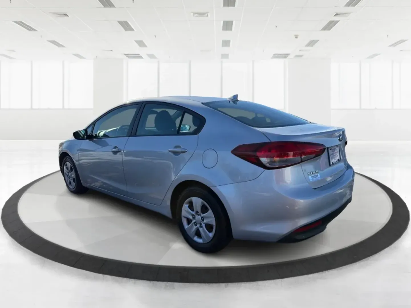 2018 Kia Forte LX (3KPFK4A72JE) with an 2L I-4 DOHC engine, 6M transmission, located at 1230 East Main St, Xenia, OH, 45385, (937) 908-9800, 39.688026, -83.910172 - ### Drive into Adventure with the 2018 Kia Forte LX at Advantage Car and Credit - Xenia!<br /> <br /> Are you ready to elevate your daily commute or weekend getaway? The 2018 Kia Forte LX, available now at Advantage Car and Credit in Xenia, OH, is the perfect vehicle for both the budget-conscious bu - Photo#4