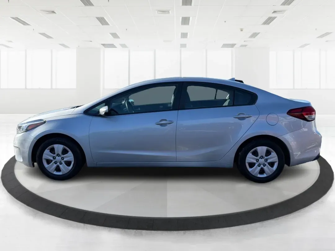2018 Kia Forte LX (3KPFK4A72JE) with an 2L I-4 DOHC engine, located at 1230 East Main St, Xenia, OH, 45385, (937) 908-9800, 39.688026, -83.910172 - ### Drive into Adventure with the 2018 Kia Forte LX at Advantage Car and Credit - Xenia!<br /> <br /> Are you ready to elevate your daily commute or weekend getaway? The 2018 Kia Forte LX, available now at Advantage Car and Credit in Xenia, OH, is the perfect vehicle for both the budget-conscious bu - Photo#5