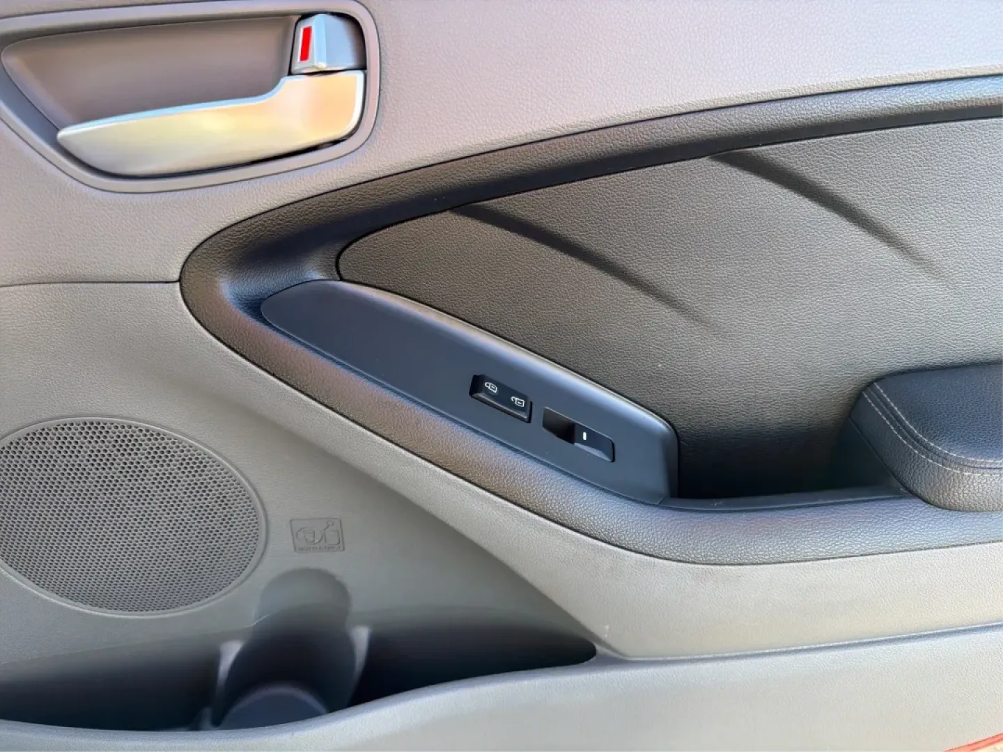 2018 Kia Forte LX (3KPFK4A72JE) with an 2L I-4 DOHC engine, 6M transmission, located at 1230 East Main St, Xenia, OH, 45385, (937) 908-9800, 39.688026, -83.910172 - ### Drive into Adventure with the 2018 Kia Forte LX at Advantage Car and Credit - Xenia!<br /> <br /> Are you ready to elevate your daily commute or weekend getaway? The 2018 Kia Forte LX, available now at Advantage Car and Credit in Xenia, OH, is the perfect vehicle for both the budget-conscious bu - Photo#18