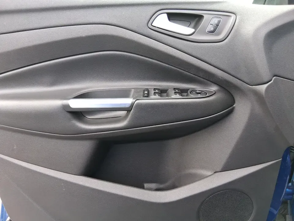 2017 Ford Escape SE 4WD (1FMCU9G93HU) with an 2.0L L4 DOHC 16V engine, 6-Speed Automatic transmission, located at 1230 East Main St, Xenia, OH, 45385, (937) 908-9800, 39.688026, -83.910172 - Discover the ultimate blend of comfort, capability, and style with the 2017 Ford Escape SE 4WD, a perfect companion for families on the go or adventurers seeking their next weekend thrill. With its spacious interior and robust features, this SUV is designed for those who lead an active lifestyle, ma - Photo#19