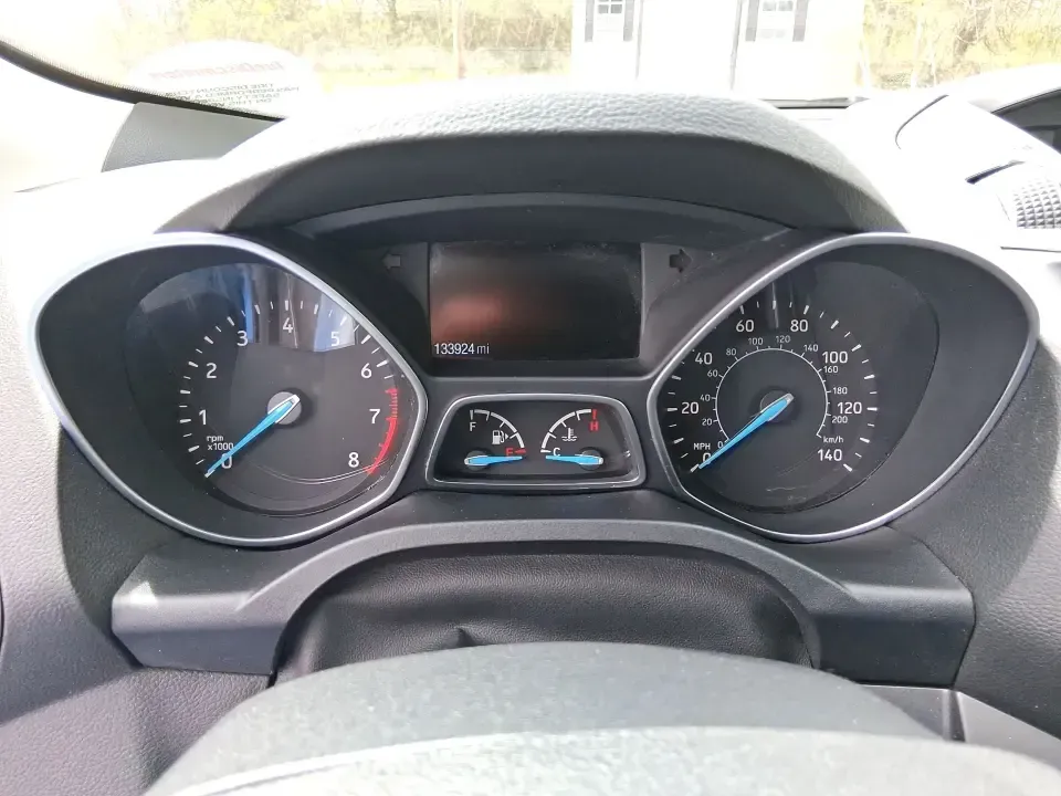 2017 Ford Escape SE 4WD (1FMCU9G93HU) with an 2.0L L4 DOHC 16V engine, 6-Speed Automatic transmission, located at 1099 N County Rd 25A , Troy, OH, 45373, (937) 908-9800, 40.057079, -84.212883 - Discover the ultimate blend of comfort, capability, and style with the 2017 Ford Escape SE 4WD, a perfect companion for families on the go or adventurers seeking their next weekend thrill. With its spacious interior and robust features, this SUV is designed for those who lead an active lifestyle, ma - Photo#15