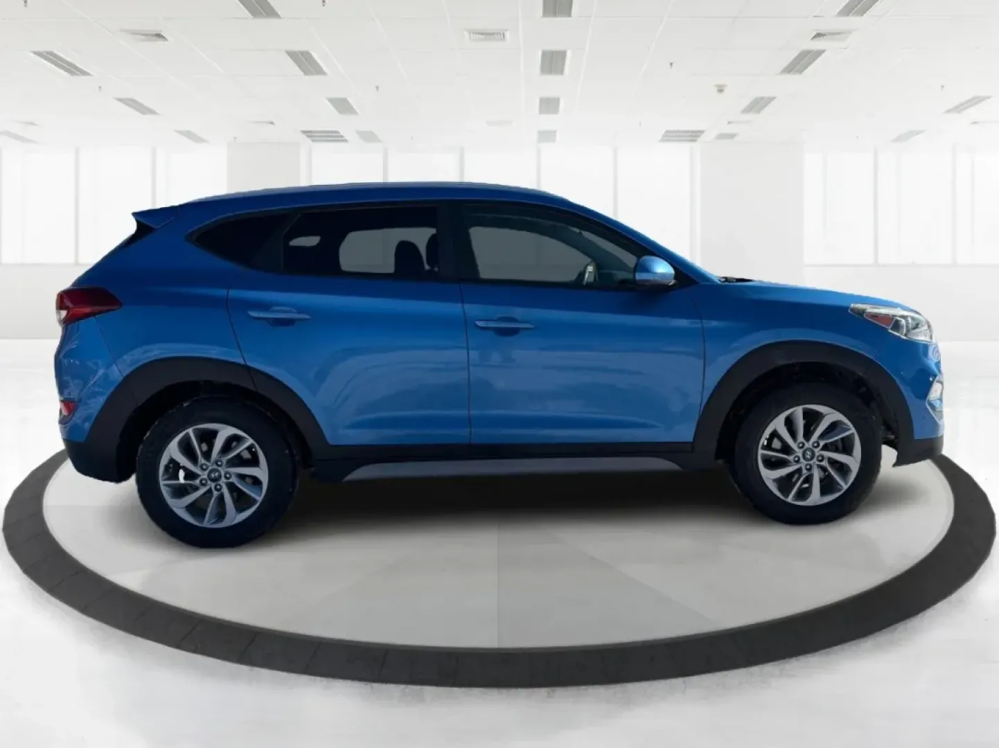 2018 Hyundai Tucson SEL (KM8J3CA43JU) with an Nu 2L I-4 gasoline direct injection engine, located at 8750 N County Rd 25A, Piqua, OH, 45356, (937) 908-9800, 40.164391, -84.232513 - Are you ready to elevate your adventures? Whether you're a growing family in need of a reliable SUV or a commuter looking for comfort on long drives, this 2018 Hyundai Tucson SEL is your ticket to a life filled with experiences. Discover the perfect blend of performance, safety, and technology at Ad - Photo#1