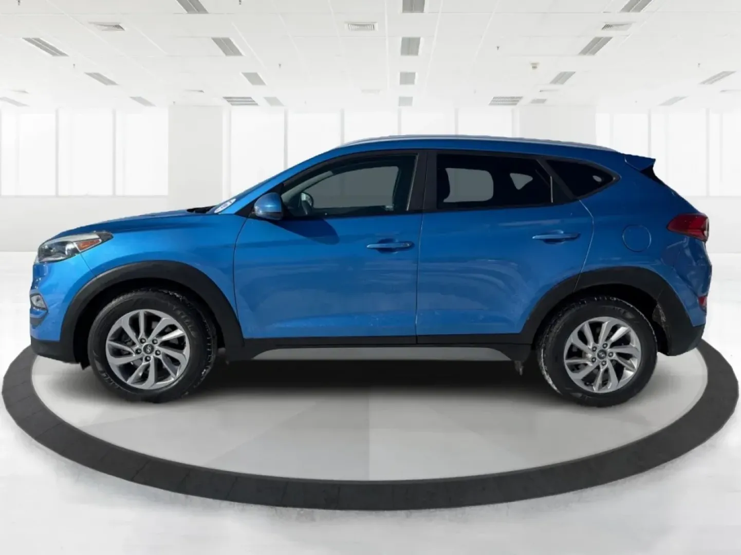 2018 Hyundai Tucson SEL (KM8J3CA43JU) with an Nu 2L I-4 gasoline direct injection engine, located at 8750 N County Rd 25A, Piqua, OH, 45356, (937) 908-9800, 40.164391, -84.232513 - Are you ready to elevate your adventures? Whether you're a growing family in need of a reliable SUV or a commuter looking for comfort on long drives, this 2018 Hyundai Tucson SEL is your ticket to a life filled with experiences. Discover the perfect blend of performance, safety, and technology at Ad - Photo#5