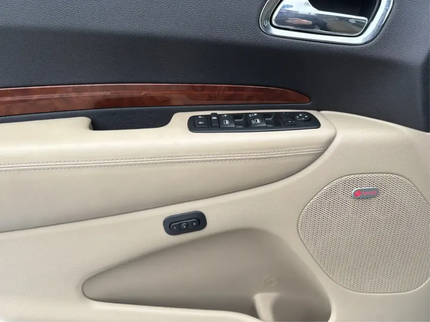 2015 Dodge Durango Citadel (1C4RDHEG2FC) with an 3.6L V6 DOHC 24V engine, 8A transmission, located at 4508 South Dixie Dr, Moraine, OH, 45439, (937) 908-9800, 39.689976, -84.218452 - **Unleash Adventure with the 2015 Dodge Durango Citadel Perfect for Family Road Trips!**<br /> <br /> Are you ready to take your family on unforgettable adventures? The 2015 Dodge Durango Citadel is designed for those who love the open road and the comfort of a spacious SUV. With its sleek Bright W - Photo#19