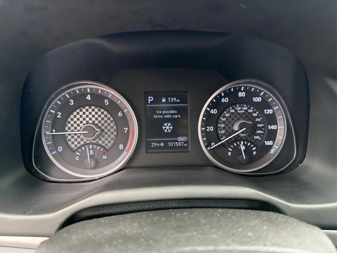 2020 Hyundai Elantra SEL (5NPD84LF8LH) with an Nu 2L I-4 DOHC engine, located at 880 E. National Road, Vandalia, OH, 45377, (937) 908-9800, 39.891918, -84.183594 - Are you ready to elevate your everyday driving experience? Look no further than this stunning 2020 Hyundai Elantra SEL, the perfect sedan for commuters, growing families, or anyone seeking a stylish ride that won't break the bank. Whether you're navigating the bustling streets of Vandalia or embarki - Photo#15