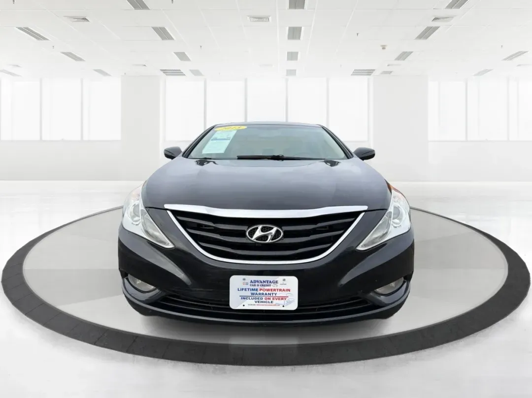 2013 Hyundai Sonata GLS (5NPEB4AC0DH) with an 2.4L I-4 gasoline direct injection engine, located at 1230 East Main St, Xenia, OH, 45385, (937) 908-9800, 39.688026, -83.910172 - **Discover the Perfect Family Sedan: 2013 Hyundai Sonata GLS at Advantage Car and Credit in Xenia, OH!**<br /> <br /> Are you in the market for a reliable and stylish vehicle that accommodates your growing family's needs? Look no further than the sleek 2013 Hyundai Sonata GLS, available now at Advan - Photo#7