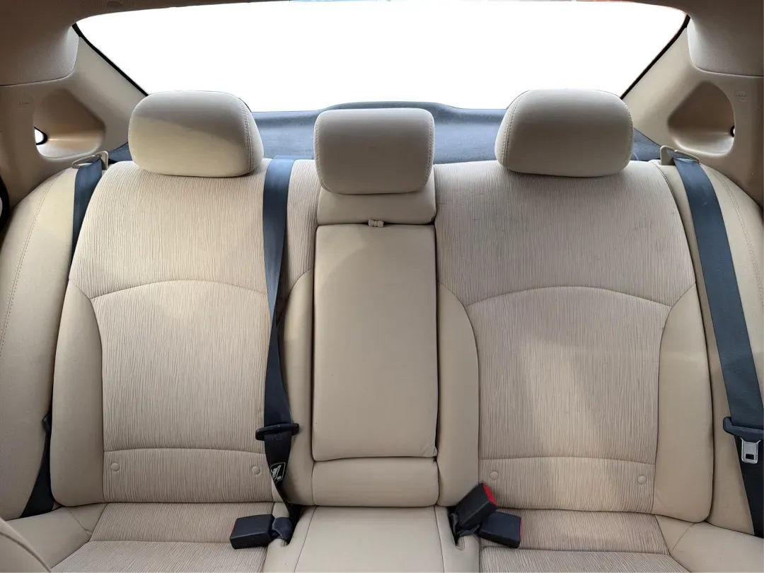 2013 Hyundai Sonata GLS (5NPEB4AC0DH) with an 2.4L I-4 gasoline direct injection engine, located at 1230 East Main St, Xenia, OH, 45385, (937) 908-9800, 39.688026, -83.910172 - **Discover the Perfect Family Sedan: 2013 Hyundai Sonata GLS at Advantage Car and Credit in Xenia, OH!**<br /> <br /> Are you in the market for a reliable and stylish vehicle that accommodates your growing family's needs? Look no further than the sleek 2013 Hyundai Sonata GLS, available now at Advan - Photo#14