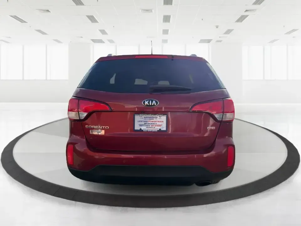 2015 Kia Sorento LX (5XYKT4A61FG) with an 2.4L I-4 gasoline direct injection engine, 6-Speed Automatic transmission, located at 401 Woodman Dr, Riverside, OH, 45431, (937) 908-9800, 39.760899, -84.123421 - **Experience Adventure with the 2015 Kia Sorento at Advantage Car and Credit - Riverside!**<br /> <br /> Are you ready to elevate your family's weekend getaways or daily commutes? Look no further than this stunning 2015 Kia Sorento LX, available at Advantage Car and Credit in Riverside, OH. This ver - Photo#3
