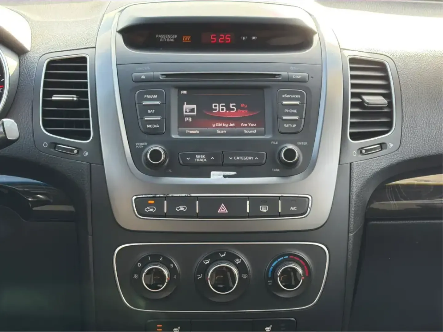 2015 Kia Sorento LX (5XYKT4A61FG) with an 2.4L I-4 gasoline direct injection engine, 6-Speed Automatic transmission, located at 401 Woodman Dr, Riverside, OH, 45431, (937) 908-9800, 39.760899, -84.123421 - **Experience Adventure with the 2015 Kia Sorento at Advantage Car and Credit - Riverside!**<br /> <br /> Are you ready to elevate your family's weekend getaways or daily commutes? Look no further than this stunning 2015 Kia Sorento LX, available at Advantage Car and Credit in Riverside, OH. This ver - Photo#13