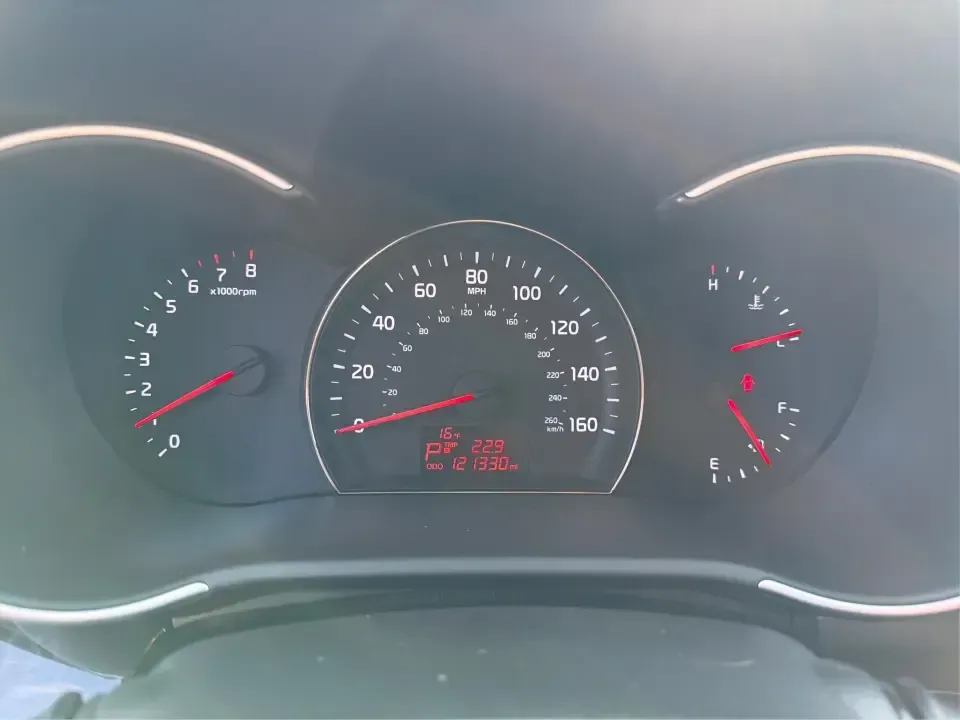 2015 Kia Sorento LX (5XYKT4A61FG) with an 2.4L I-4 gasoline direct injection engine, 6-Speed Automatic transmission, located at 401 Woodman Dr, Riverside, OH, 45431, (937) 908-9800, 39.760899, -84.123421 - **Experience Adventure with the 2015 Kia Sorento at Advantage Car and Credit - Riverside!**<br /> <br /> Are you ready to elevate your family's weekend getaways or daily commutes? Look no further than this stunning 2015 Kia Sorento LX, available at Advantage Car and Credit in Riverside, OH. This ver - Photo#15