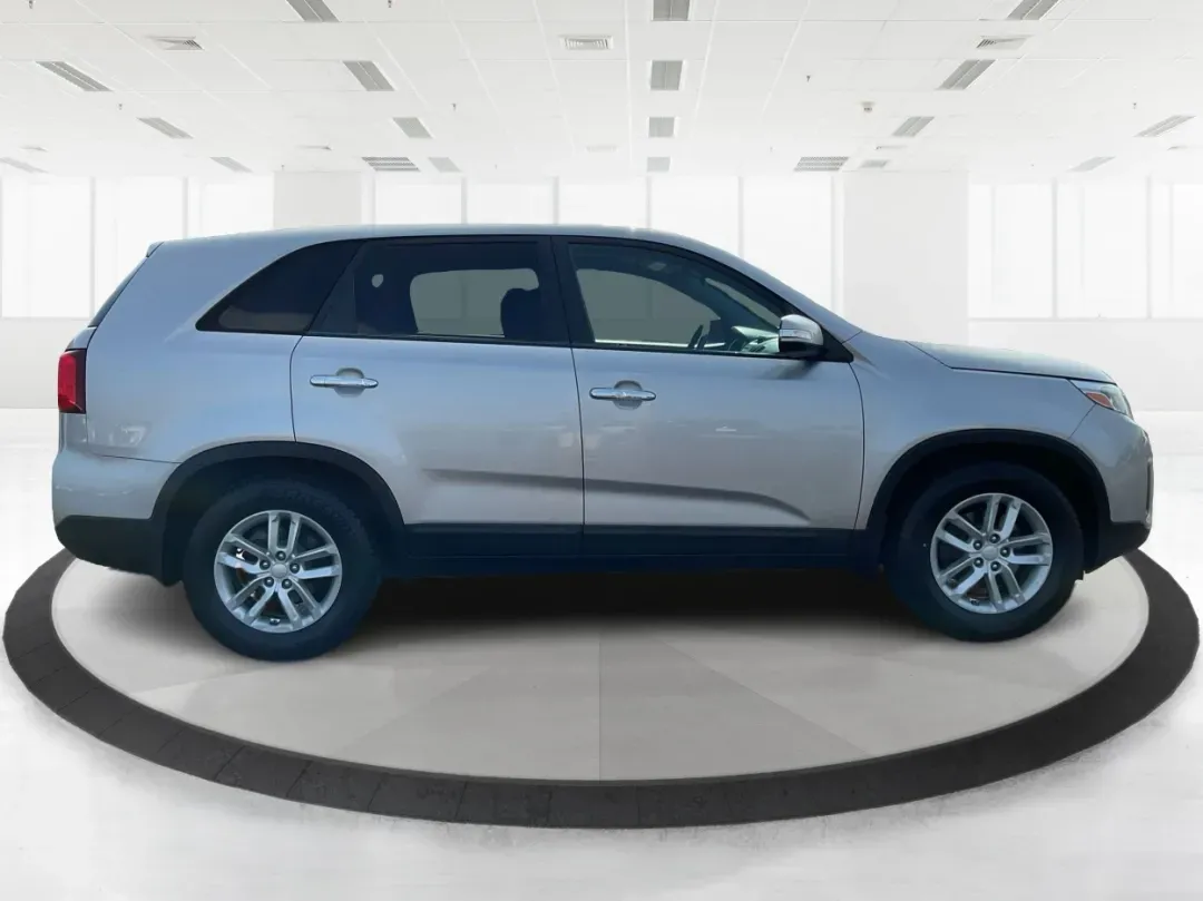 2014 Kia Sorento LX (5XYKT3A66EG) with an 2.4L I-4 gasoline direct injection engine, located at 401 Woodman Dr, Riverside, OH, 45431, (937) 908-9800, 39.760899, -84.123421 - Discover the joy of family adventures with the 2014 Kia Sorento LX, now available at Advantage Car and Credit in New Carlisle, OH. This spacious SUV is perfect for growing families or anyone who loves weekend getaways. With a versatile interior and advanced features, the Sorento is designed for comf - Photo#1