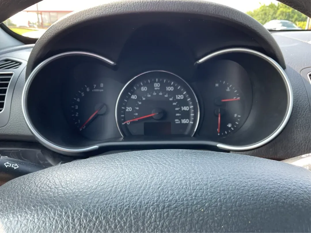 2014 Kia Sorento LX (5XYKT3A66EG) with an 2.4L I-4 gasoline direct injection engine, located at 401 Woodman Dr, Riverside, OH, 45431, (937) 908-9800, 39.760899, -84.123421 - Discover the joy of family adventures with the 2014 Kia Sorento LX, now available at Advantage Car and Credit in New Carlisle, OH. This spacious SUV is perfect for growing families or anyone who loves weekend getaways. With a versatile interior and advanced features, the Sorento is designed for comf - Photo#15