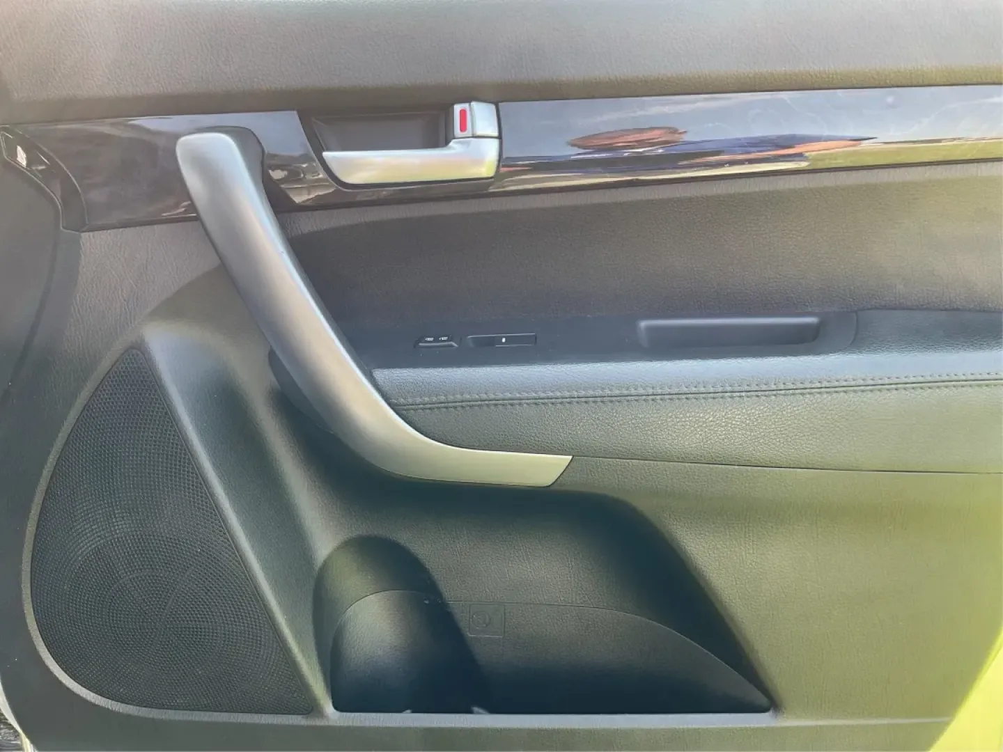 2014 Kia Sorento LX (5XYKT3A66EG) with an 2.4L I-4 gasoline direct injection engine, located at 401 Woodman Dr, Riverside, OH, 45431, (937) 908-9800, 39.760899, -84.123421 - Discover the joy of family adventures with the 2014 Kia Sorento LX, now available at Advantage Car and Credit in New Carlisle, OH. This spacious SUV is perfect for growing families or anyone who loves weekend getaways. With a versatile interior and advanced features, the Sorento is designed for comf - Photo#18