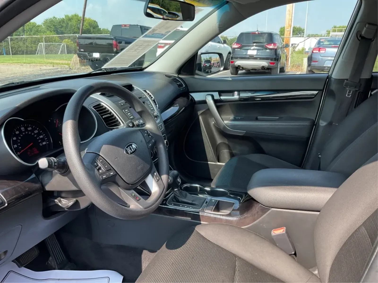 2014 Kia Sorento LX (5XYKT3A66EG) with an 2.4L I-4 gasoline direct injection engine, located at 1951 S Dayton Lakeview Rd., New Carlisle, OH, 45344, (937) 908-9800, 39.890999, -84.050255 - Discover the joy of family adventures with the 2014 Kia Sorento LX, now available at Advantage Car and Credit in New Carlisle, OH. This spacious SUV is perfect for growing families or anyone who loves weekend getaways. With a versatile interior and advanced features, the Sorento is designed for comf - Photo#9