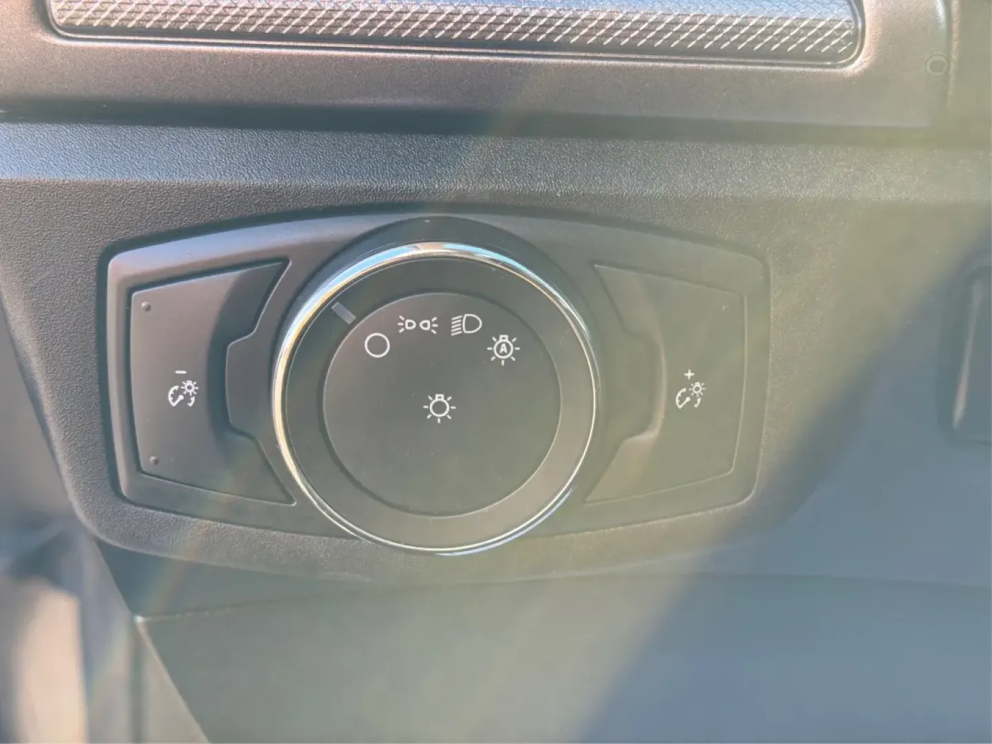 2017 Ford Fusion SE (3FA6P0H78HR) with an 2.5L L4 DOHC 16V engine, 6A transmission, located at 880 E. National Road, Vandalia, OH, 45377, (937) 908-9800, 39.891918, -84.183594 - **Discover Your Next Adventure with the 2017 Ford Fusion SE at Advantage Car and Credit - Troy!**<br /> <br /> Are you ready to elevate your daily commute or embark on weekend getaways with confidence? The 2017 Ford Fusion SE, available now at Advantage Car and Credit in Troy, OH, is designed for th - Photo#17