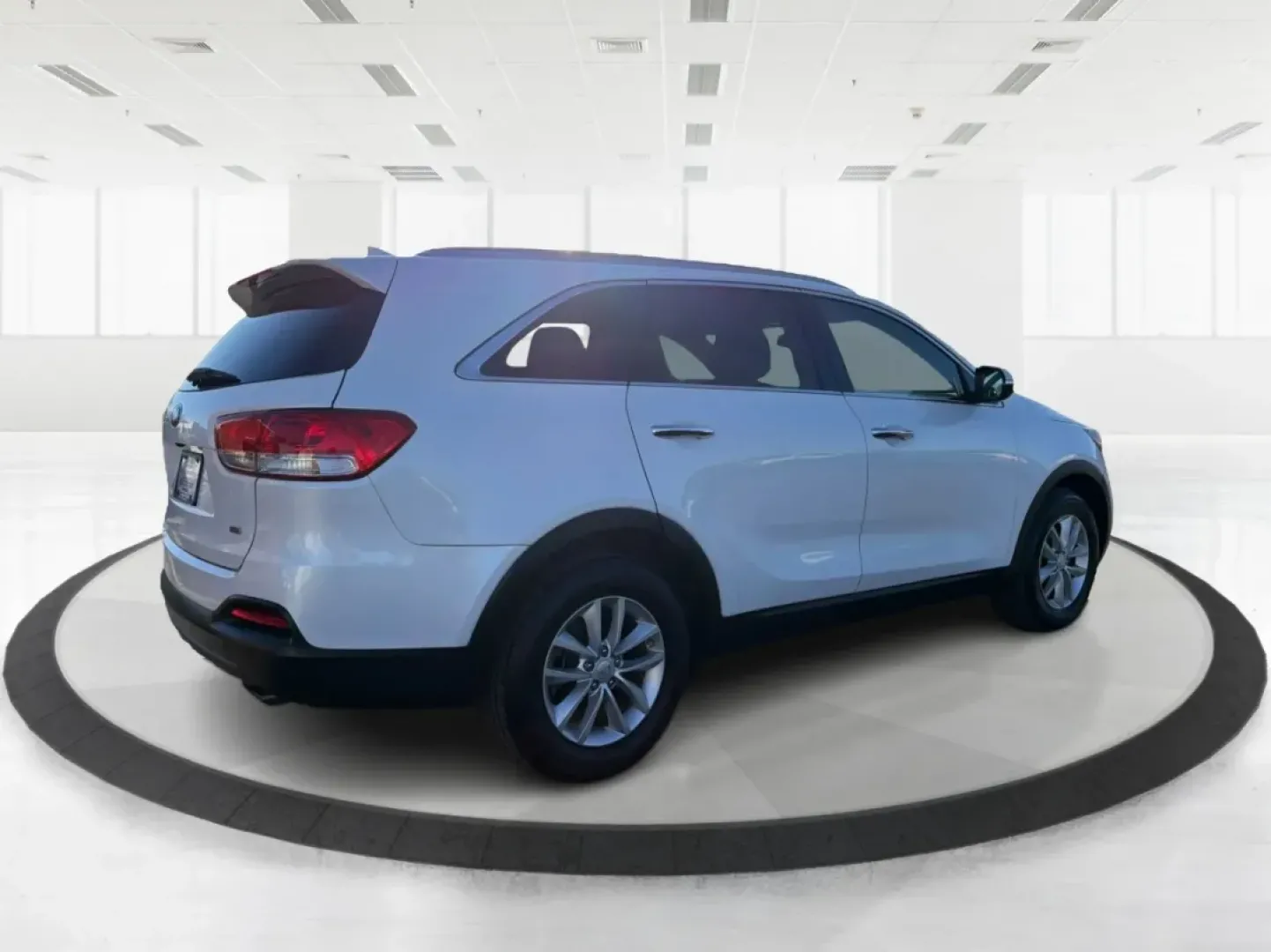 2016 Kia Sorento 2.4L LX (5XYPG4A39GG) with an 2.4L I-4 gasoline direct injection engine, 6-Speed Automatic transmission, located at 4508 South Dixie Dr, Moraine, OH, 45439, (937) 908-9800, 39.689976, -84.218452 - **Discover the Perfect Family SUV for Your Next Adventure!**<br /> <br /> Are you in search of a reliable SUV that can comfortably accommodate your growing family while also being great for weekend getaways? Look no further than the 2016 Kia Sorento 2.4L LX, available now at Advantage Car and Credit - Photo#2