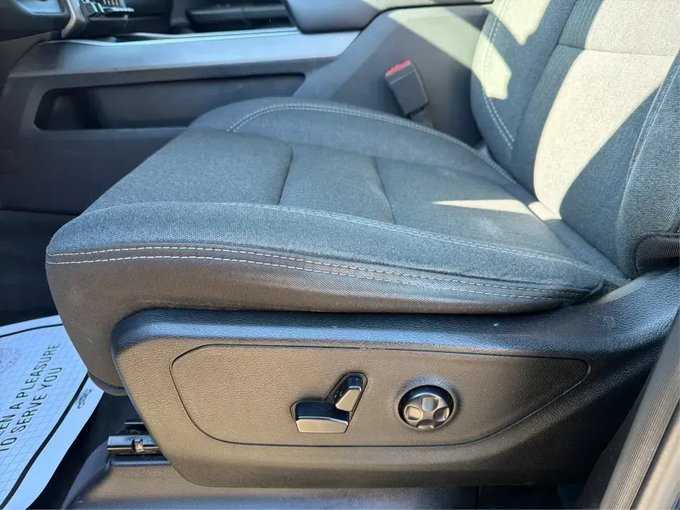 2019 Ram 1500 Big Horn/Lone Star Crew Cab 4x4 5'7 Box (1C6SRFFT2KN) with an 5.7L V8 OHV 16V engine, 8A transmission, located at 880 E. National Road, Vandalia, OH, 45377, (937) 908-9800, 39.891918, -84.183594 - **Experience the Ultimate Adventure with the 2019 Ram 1500 Big Horn/Lone Star Crew Cab 4x4!**<br /> <br /> If you're searching for a truck that seamlessly blends rugged capability with everyday practicality, look no further than the 2019 Ram 1500 Big Horn/Lone Star Crew Cab 4x4, available now at Adv - Photo#17