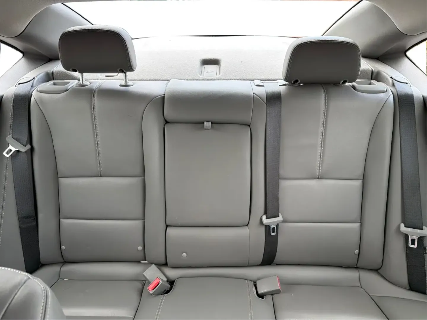 2016 Chevrolet Impala 2LT (2G1115S34G9) with an 3.6L V-6 gasoline direct injection engine, located at 1184 Kauffman Ave, Fairborn, OH, 45324, (937) 908-9800, 39.807072, -84.030914 - **Elevate Your Daily Drive with the 2016 Chevrolet Impala 2LT at Advantage Car and Credit - Fairborn!**<br /> <br /> Are you in search of a sedan that not only meets your daily commuting needs but also enhances your lifestyle? Look no further than this stunning 2016 Chevrolet Impala 2LT, available a - Photo#14