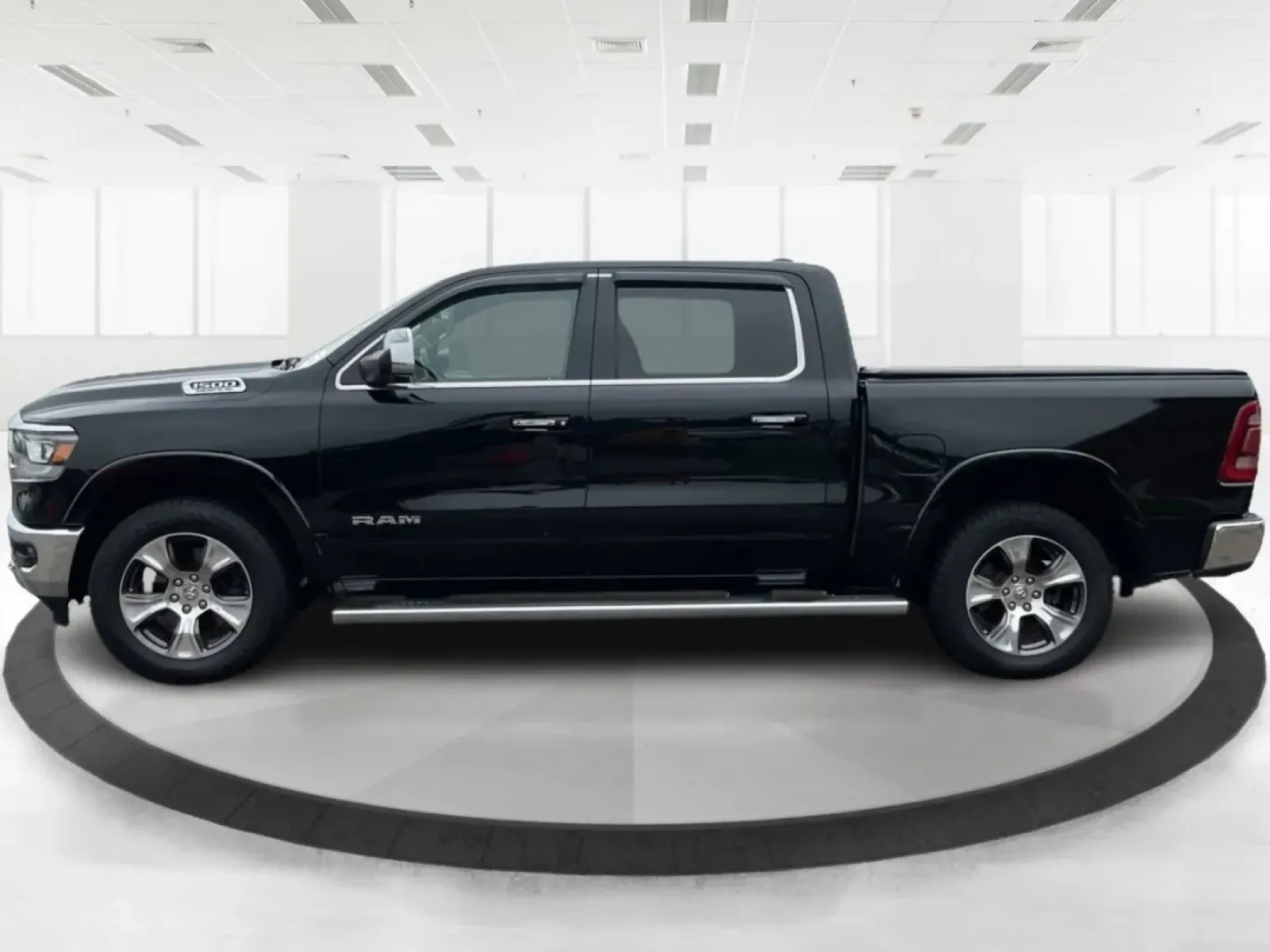 2019 Ram 1500 Laramie Crew Cab SWB 4WD (1C6SRFJT5KN) with an 5.7L V8 OHV 16V engine, 8-Speed Automatic transmission, located at 1951 S Dayton Lakeview Rd., New Carlisle, OH, 45344, (937) 908-9800, 39.890999, -84.050255 - **Unleash Your Adventures with the 2019 Ram 1500 Laramie Crew Cab Perfect for Work and Play!**<br /> <br /> Are you ready to elevate your daily driving experience? Look no further than this stunning 2019 Ram 1500 Laramie Crew Cab, a vehicle designed to enhance your lifestyle whether you're commutin - Photo#5