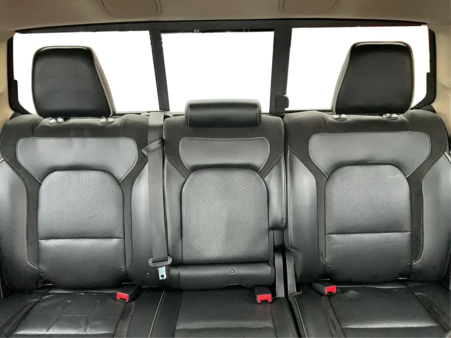 2019 Ram 1500 Laramie Crew Cab SWB 4WD (1C6SRFJT5KN) with an 5.7L V8 OHV 16V engine, 8-Speed Automatic transmission, located at 1951 S Dayton Lakeview Rd., New Carlisle, OH, 45344, (937) 908-9800, 39.890999, -84.050255 - **Unleash Your Adventures with the 2019 Ram 1500 Laramie Crew Cab Perfect for Work and Play!**<br /> <br /> Are you ready to elevate your daily driving experience? Look no further than this stunning 2019 Ram 1500 Laramie Crew Cab, a vehicle designed to enhance your lifestyle whether you're commutin - Photo#13