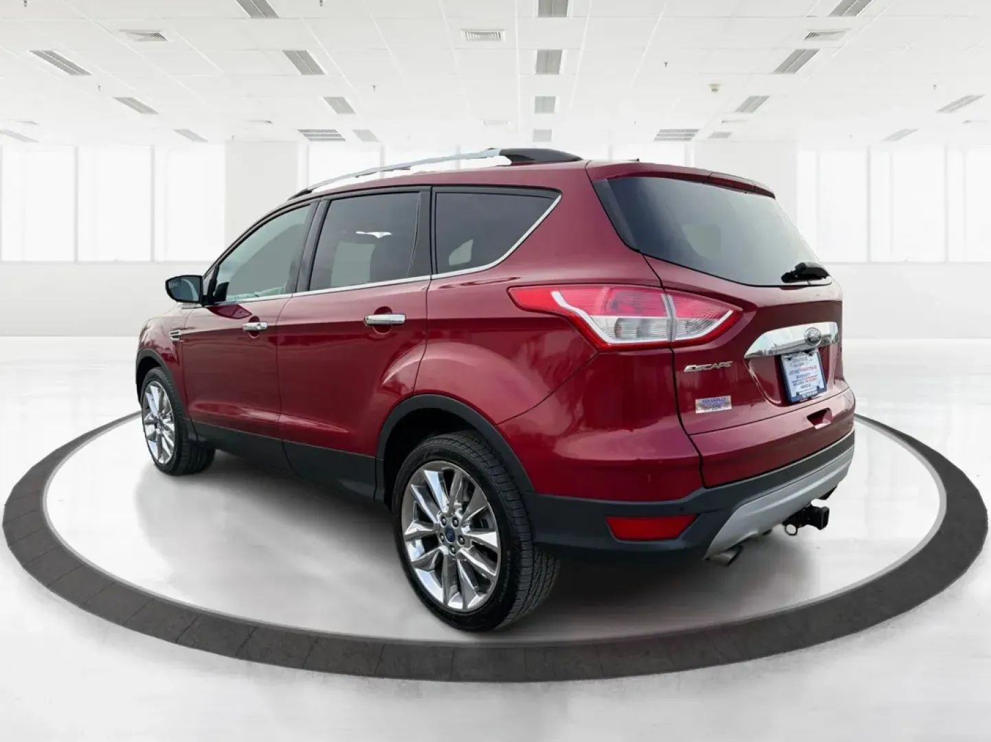 2015 Ford Escape SE (1FMCU0G93FU) with an 2.0L L4 DOHC 16V engine, 6-Speed Automatic transmission, located at 4508 South Dixie Dr, Moraine, OH, 45439, (937) 908-9800, 39.689976, -84.218452 - Are you looking for a vehicle that perfectly balances style, comfort, and functionality for your next family road trip or daily commute? Look no further than this stunning 2015 Ford Escape SE, available now at Advantage Car and Credit in Moraine, OH! This versatile SUV is designed to meet the demand - Photo#4