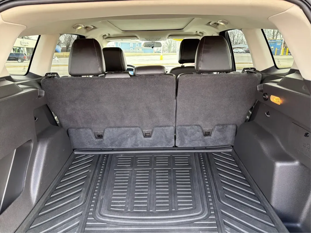 2015 Ford Escape SE (1FMCU0G93FU) with an 2.0L L4 DOHC 16V engine, 6-Speed Automatic transmission, located at 4508 South Dixie Dr, Moraine, OH, 45439, (937) 908-9800, 39.689976, -84.218452 - Are you looking for a vehicle that perfectly balances style, comfort, and functionality for your next family road trip or daily commute? Look no further than this stunning 2015 Ford Escape SE, available now at Advantage Car and Credit in Moraine, OH! This versatile SUV is designed to meet the demand - Photo#12