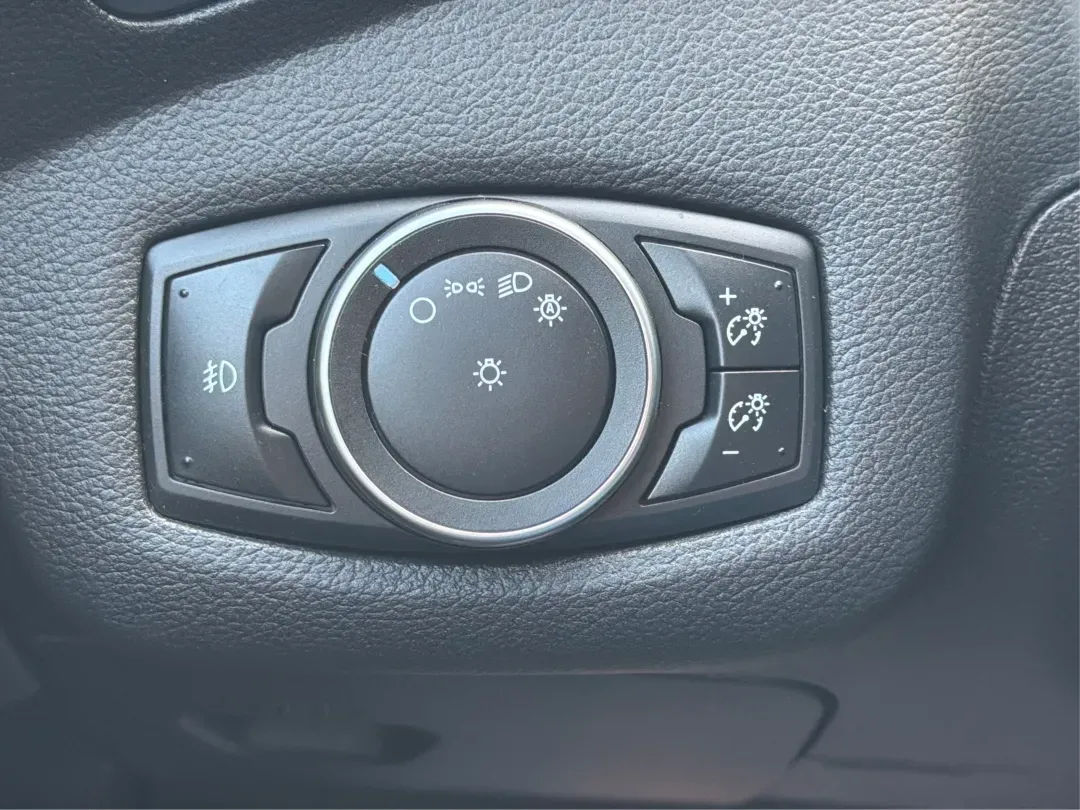 2015 Ford Escape SE (1FMCU0G93FU) with an 2.0L L4 DOHC 16V engine, 6-Speed Automatic transmission, located at 4508 South Dixie Dr, Moraine, OH, 45439, (937) 908-9800, 39.689976, -84.218452 - Are you looking for a vehicle that perfectly balances style, comfort, and functionality for your next family road trip or daily commute? Look no further than this stunning 2015 Ford Escape SE, available now at Advantage Car and Credit in Moraine, OH! This versatile SUV is designed to meet the demand - Photo#17