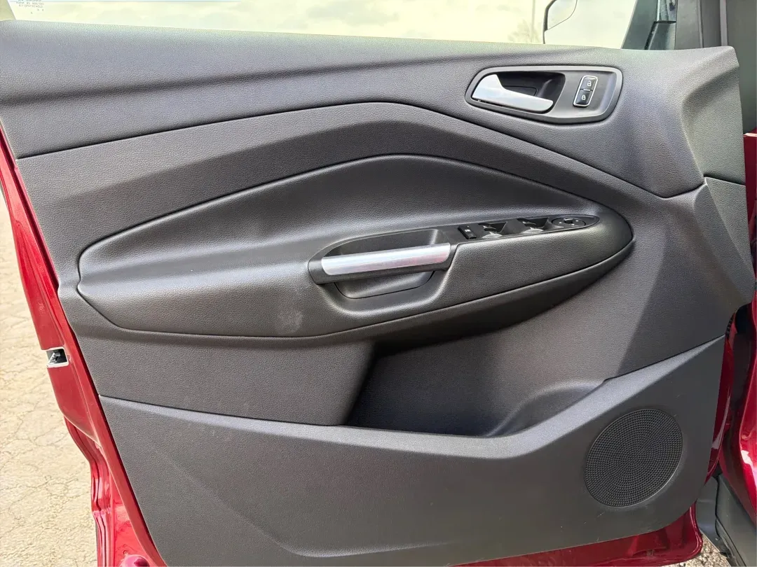 2015 Ford Escape SE (1FMCU0G93FU) with an 2.0L L4 DOHC 16V engine, 6-Speed Automatic transmission, located at 4508 South Dixie Dr, Moraine, OH, 45439, (937) 908-9800, 39.689976, -84.218452 - Are you looking for a vehicle that perfectly balances style, comfort, and functionality for your next family road trip or daily commute? Look no further than this stunning 2015 Ford Escape SE, available now at Advantage Car and Credit in Moraine, OH! This versatile SUV is designed to meet the demand - Photo#19