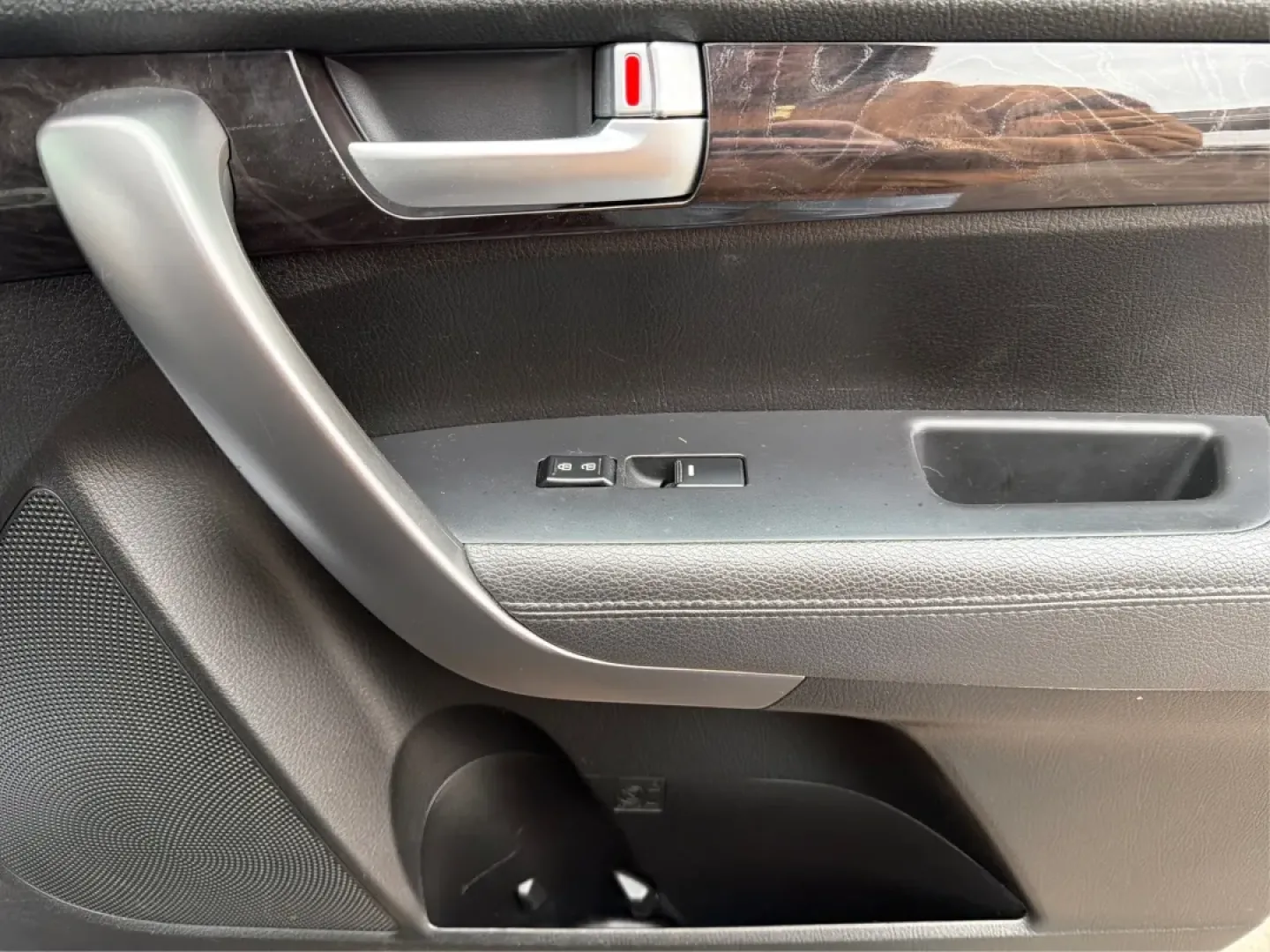 2014 Kia Sorento LX (5XYKTDA63EG) with an 2.4L I-4 gasoline direct injection engine, 6-Speed Automatic transmission, located at 1184 Kauffman Ave, Fairborn, OH, 45324, (937) 908-9800, 39.807072, -84.030914 - ### Discover Adventure with the 2014 Kia Sorento LX at Advantage Car and Credit<br /> <br /> Are you ready to elevate your family outings, weekend adventures, or daily commutes? The 2014 Kia Sorento LX is the perfect SUV to match your dynamic lifestyle, offering practicality without sacrificing styl - Photo#18