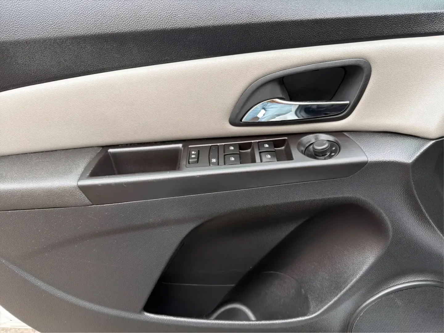 2015 Chevrolet Cruze LS Auto (1G1PA5SH8F7) with an ECOTEC 1.8L I-4 DOHC engine, 6-Speed Automatic transmission, located at 1951 S Dayton Lakeview Rd., New Carlisle, OH, 45344, (937) 908-9800, 39.890999, -84.050255 - **Drive Your Future with Confidence: 2015 Chevrolet Cruze at Advantage Car and Credit in New Carlisle, OH**<br /> <br /> Are you searching for a reliable and stylish vehicle that fits your busy lifestyle? Look no further than this 2015 Chevrolet Cruze, available now at Advantage Car and Credit in Ne - Photo#18