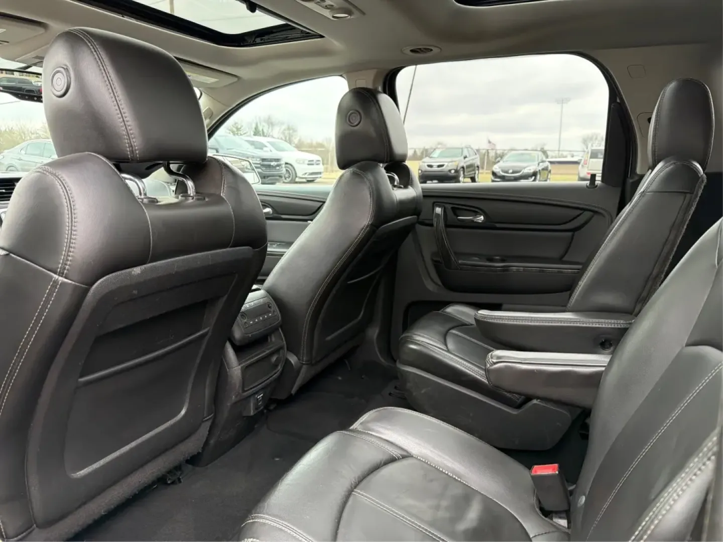 2014 GMC Acadia SLT-1 (1GKKVRKDXEJ) with an 3.6L V-6 gasoline direct injection engine, located at 8750 N County Rd 25A, Piqua, OH, 45356, (937) 908-9800, 40.164391, -84.232513 - **Discover Your Adventure with the 2014 GMC Acadia SLT-1 at Advantage Car and Credit - Piqua!**<br /> <br /> Are you ready for your next family road trip or weekend adventure? The 2014 GMC Acadia SLT-1 is the perfect SUV to elevate your lifestyle, combining spacious comfort and advanced features to - Photo#10