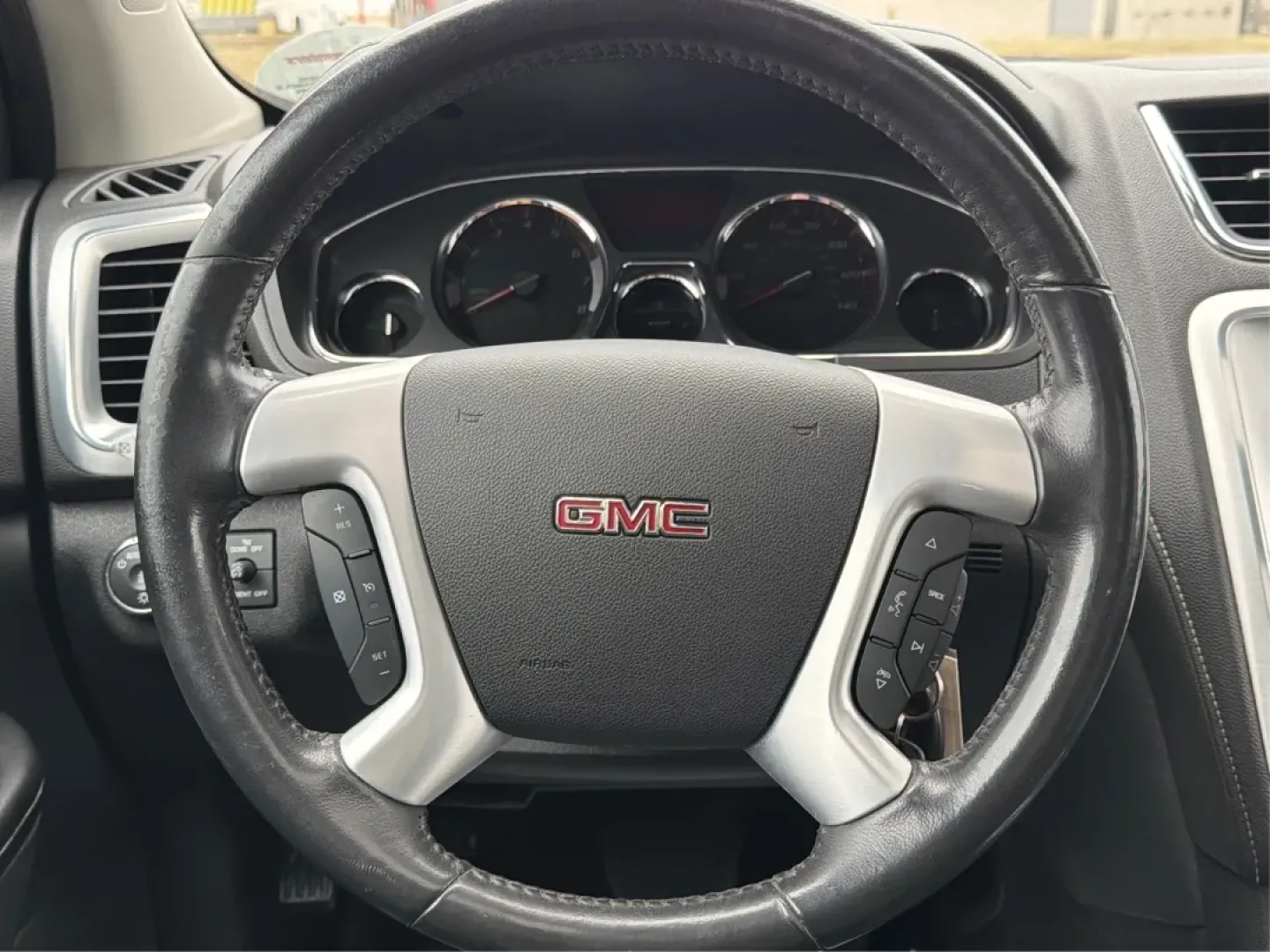 2014 GMC Acadia SLT-1 (1GKKVRKDXEJ) with an 3.6L V-6 gasoline direct injection engine, located at 8750 N County Rd 25A, Piqua, OH, 45356, (937) 908-9800, 40.164391, -84.232513 - **Discover Your Adventure with the 2014 GMC Acadia SLT-1 at Advantage Car and Credit - Piqua!**<br /> <br /> Are you ready for your next family road trip or weekend adventure? The 2014 GMC Acadia SLT-1 is the perfect SUV to elevate your lifestyle, combining spacious comfort and advanced features to - Photo#16