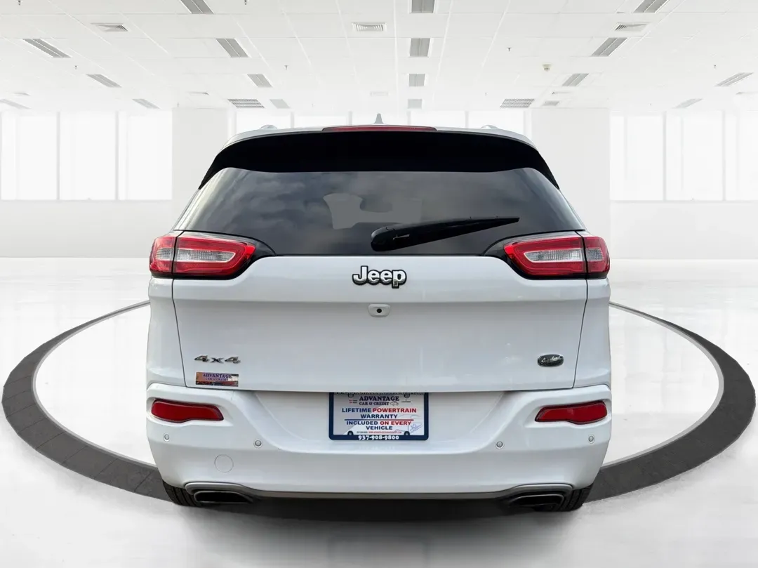 2017 Jeep Cherokee Overland 4x4 (1C4PJMJS9HW) with an Pentastar 3.2L V-6 DOHC engine, 9A transmission, located at 8750 N County Rd 25A, Piqua, OH, 45356, (937) 908-9800, 40.164391, -84.232513 - Looking for the perfect vehicle to elevate your family adventures or make daily commutes a breeze? Look no further than this stunning 2017 Jeep Cherokee Overland 4x4, available now at Advantage Car and Credit Piqua. With the versatile blend of a comfortable sport utility design and advanced feature - Photo#3