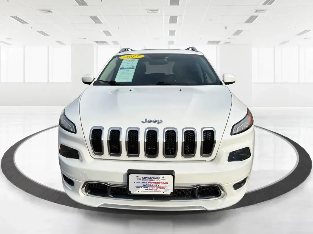 2017 Jeep Cherokee Overland 4x4 (1C4PJMJS9HW) with an Pentastar 3.2L V-6 DOHC engine, 9A transmission, located at 8750 N County Rd 25A, Piqua, OH, 45356, (937) 908-9800, 40.164391, -84.232513 - Looking for the perfect vehicle to elevate your family adventures or make daily commutes a breeze? Look no further than this stunning 2017 Jeep Cherokee Overland 4x4, available now at Advantage Car and Credit Piqua. With the versatile blend of a comfortable sport utility design and advanced feature - Photo#7