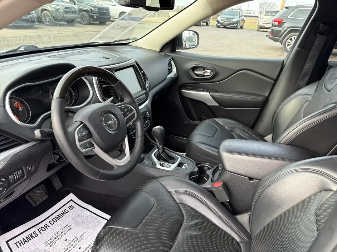 2017 Jeep Cherokee Overland 4x4 (1C4PJMJS9HW) with an Pentastar 3.2L V-6 DOHC engine, 9A transmission, located at 8750 N County Rd 25A, Piqua, OH, 45356, (937) 908-9800, 40.164391, -84.232513 - Looking for the perfect vehicle to elevate your family adventures or make daily commutes a breeze? Look no further than this stunning 2017 Jeep Cherokee Overland 4x4, available now at Advantage Car and Credit Piqua. With the versatile blend of a comfortable sport utility design and advanced feature - Photo#9