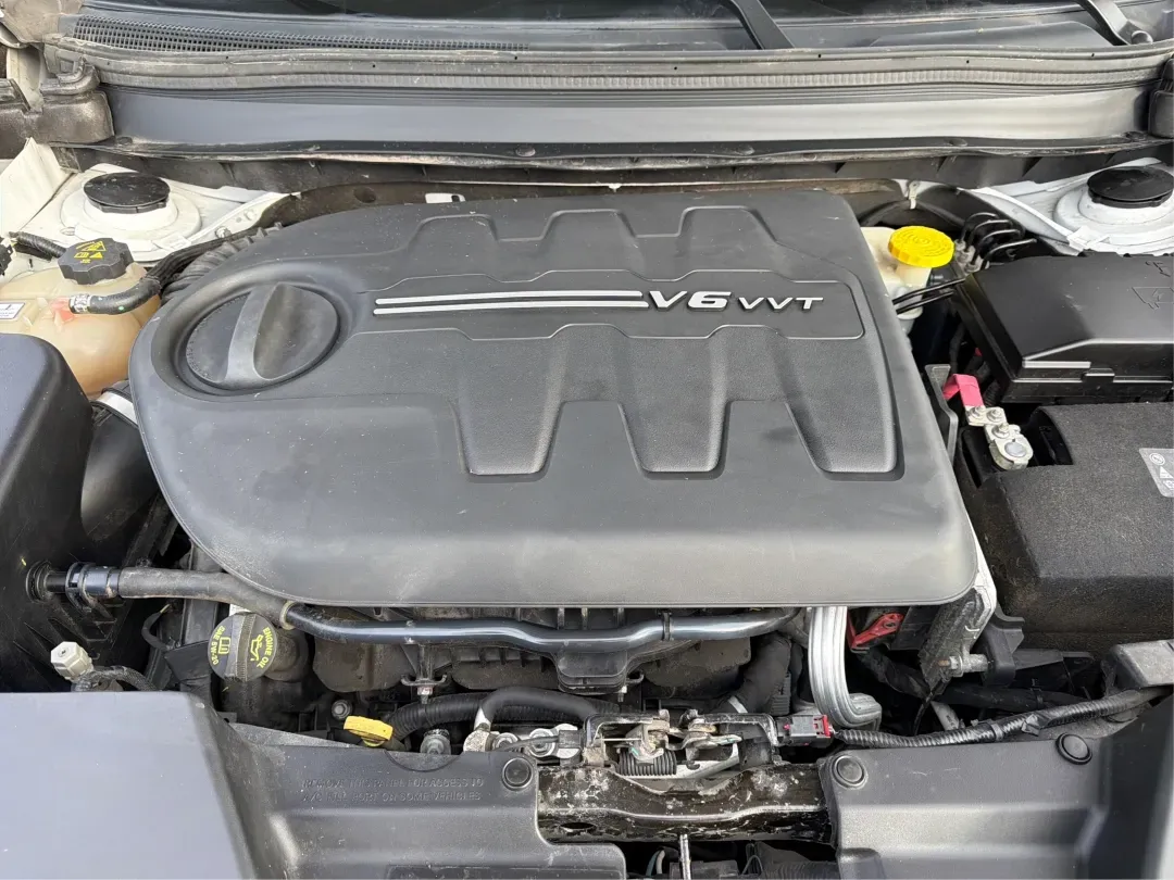 2017 Jeep Cherokee Overland 4x4 (1C4PJMJS9HW) with an Pentastar 3.2L V-6 DOHC engine, 9A transmission, located at 8750 N County Rd 25A, Piqua, OH, 45356, (937) 908-9800, 40.164391, -84.232513 - Looking for the perfect vehicle to elevate your family adventures or make daily commutes a breeze? Look no further than this stunning 2017 Jeep Cherokee Overland 4x4, available now at Advantage Car and Credit Piqua. With the versatile blend of a comfortable sport utility design and advanced feature - Photo#11