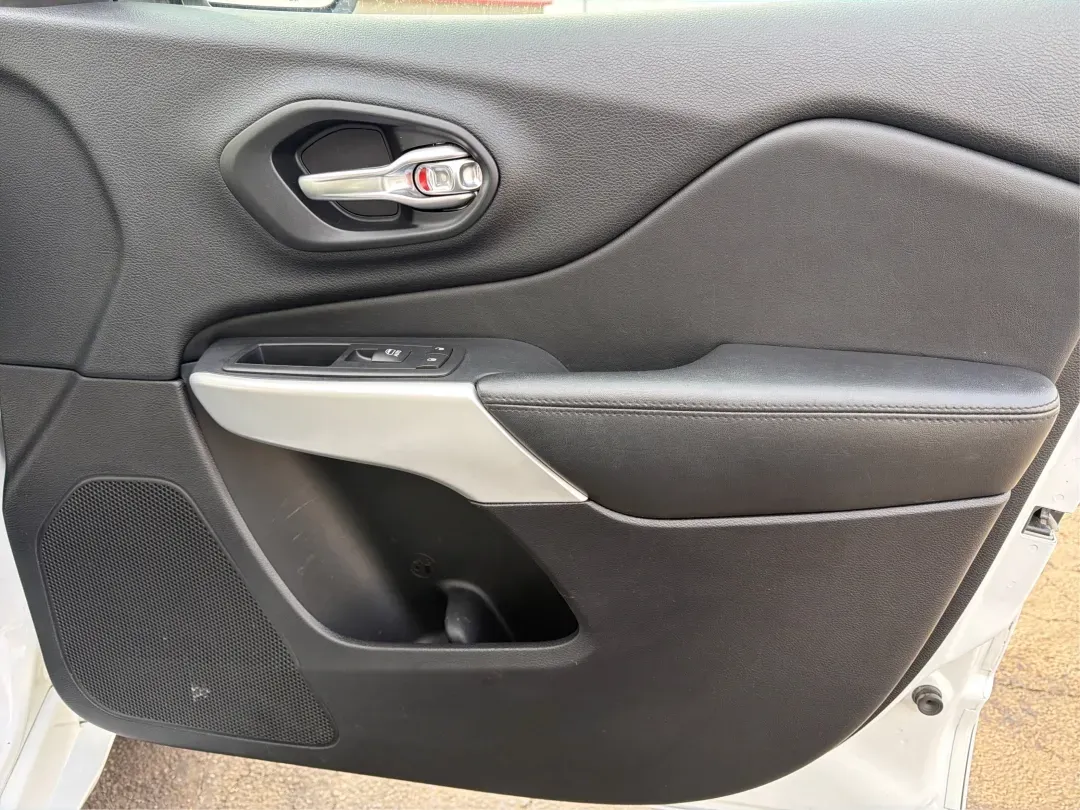 2017 Jeep Cherokee Overland 4x4 (1C4PJMJS9HW) with an Pentastar 3.2L V-6 DOHC engine, 9A transmission, located at 8750 N County Rd 25A, Piqua, OH, 45356, (937) 908-9800, 40.164391, -84.232513 - Looking for the perfect vehicle to elevate your family adventures or make daily commutes a breeze? Look no further than this stunning 2017 Jeep Cherokee Overland 4x4, available now at Advantage Car and Credit Piqua. With the versatile blend of a comfortable sport utility design and advanced feature - Photo#20