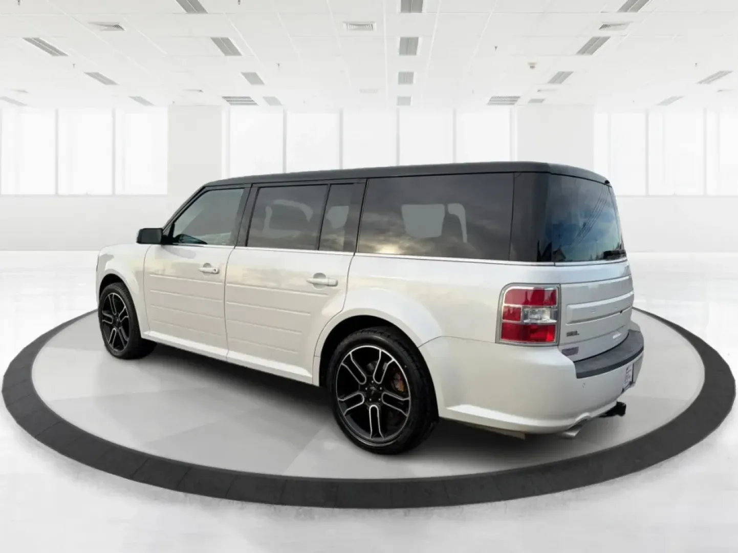 2014 Ford Flex SEL (2FMGK5C83EB) with an 3.5L V-6 DOHC engine, located at 401 Woodman Dr, Riverside, OH, 45431, (937) 908-9800, 39.760899, -84.123421 - **Explore the Open Road with Confidence: 2014 Ford Flex SEL at Advantage Car and Credit**<br /> <br /> Are you searching for the perfect vehicle to accommodate your active lifestyle? Look no further! The 2014 Ford Flex SEL is not just a car; it's a gateway to unforgettable family road trips, weekend - Photo#4