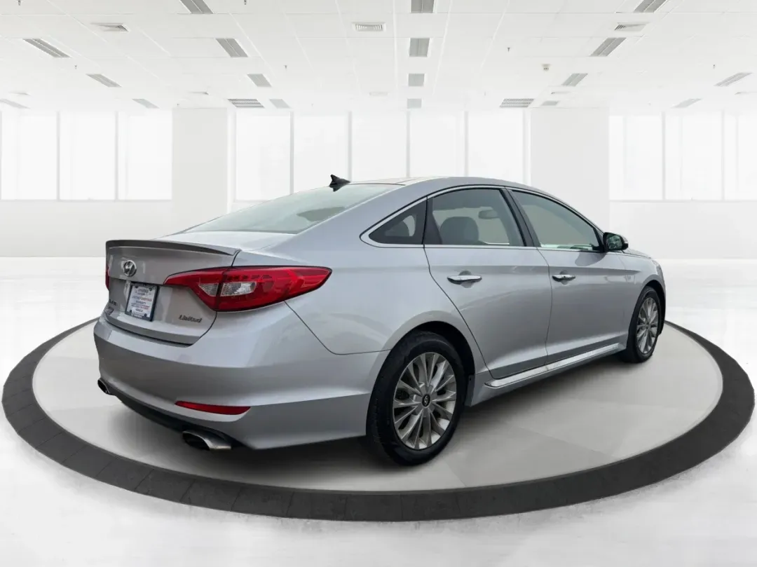 2015 Hyundai Sonata Limited (5NPE34AF8FH) with an 2.4L I-4 gasoline direct injection engine, located at 8750 N County Rd 25A, Piqua, OH, 45356, (937) 908-9800, 40.164391, -84.232513 - Are you in the market for a dependable vehicle that perfectly balances comfort, style, and performance? Look no further than the 2015 Hyundai Sonata Limited, available now at Advantage Car and Credit - Piqua. Whether you're commuting to work, running errands around town, or planning a family road tr - Photo#2