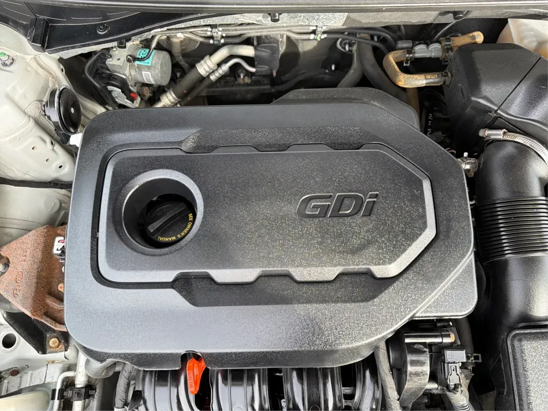 2015 Hyundai Sonata Limited (5NPE34AF8FH) with an 2.4L I-4 gasoline direct injection engine, located at 8750 N County Rd 25A, Piqua, OH, 45356, (937) 908-9800, 40.164391, -84.232513 - Are you in the market for a dependable vehicle that perfectly balances comfort, style, and performance? Look no further than the 2015 Hyundai Sonata Limited, available now at Advantage Car and Credit - Piqua. Whether you're commuting to work, running errands around town, or planning a family road tr - Photo#11