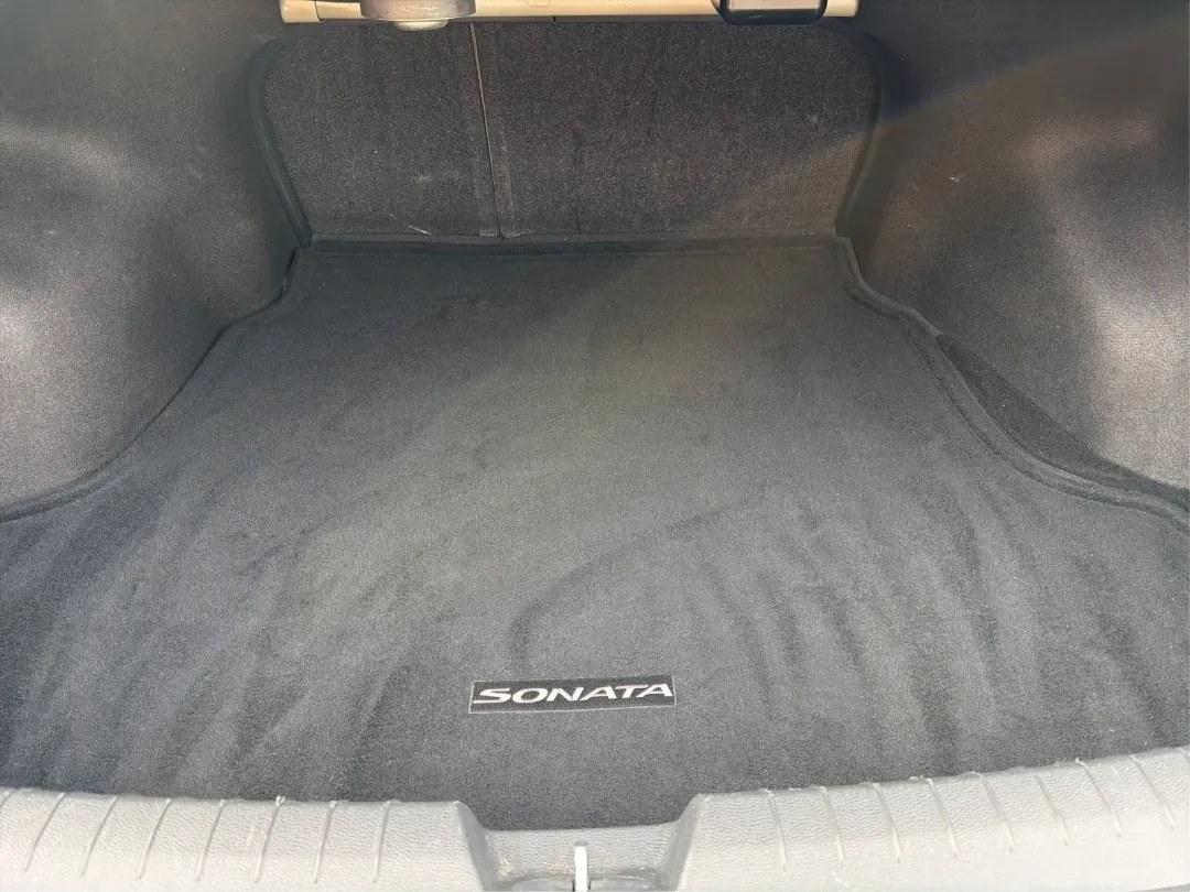 2015 Hyundai Sonata Limited (5NPE34AF8FH) with an 2.4L I-4 gasoline direct injection engine, located at 8750 N County Rd 25A, Piqua, OH, 45356, (937) 908-9800, 40.164391, -84.232513 - Are you in the market for a dependable vehicle that perfectly balances comfort, style, and performance? Look no further than the 2015 Hyundai Sonata Limited, available now at Advantage Car and Credit - Piqua. Whether you're commuting to work, running errands around town, or planning a family road tr - Photo#12