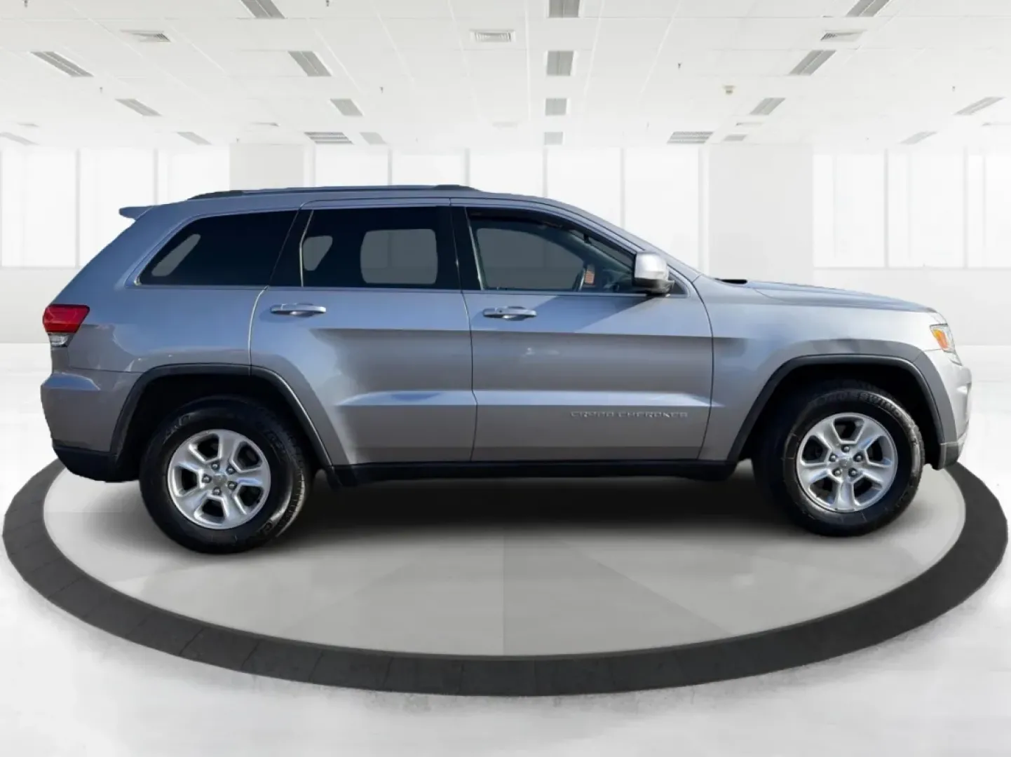 2014 Jeep Grand Cherokee Laredo (1C4RJEAG9EC) with an 3.6L V-6 DOHC engine, located at 1184 Kauffman Ave, Fairborn, OH, 45324, (937) 908-9800, 39.807072, -84.030914 - **Elevate Your Adventures with the 2014 Jeep Grand Cherokee Laredo!**<br /> <br /> Are you ready to take your family on unforgettable road trips or tackle weekend adventures like never before? The 2014 Jeep Grand Cherokee Laredo is designed for those who crave exploration and comfort in equal measur - Photo#1