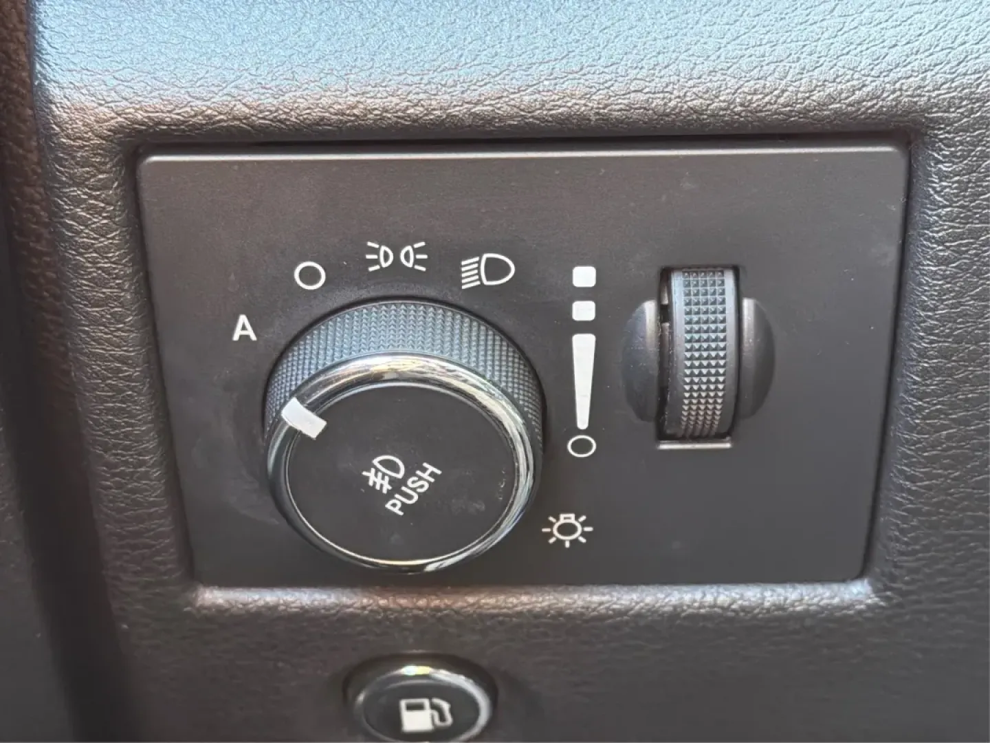 2014 Jeep Grand Cherokee Laredo (1C4RJEAG9EC) with an 3.6L V-6 DOHC engine, located at 1184 Kauffman Ave, Fairborn, OH, 45324, (937) 908-9800, 39.807072, -84.030914 - **Elevate Your Adventures with the 2014 Jeep Grand Cherokee Laredo!**<br /> <br /> Are you ready to take your family on unforgettable road trips or tackle weekend adventures like never before? The 2014 Jeep Grand Cherokee Laredo is designed for those who crave exploration and comfort in equal measur - Photo#17