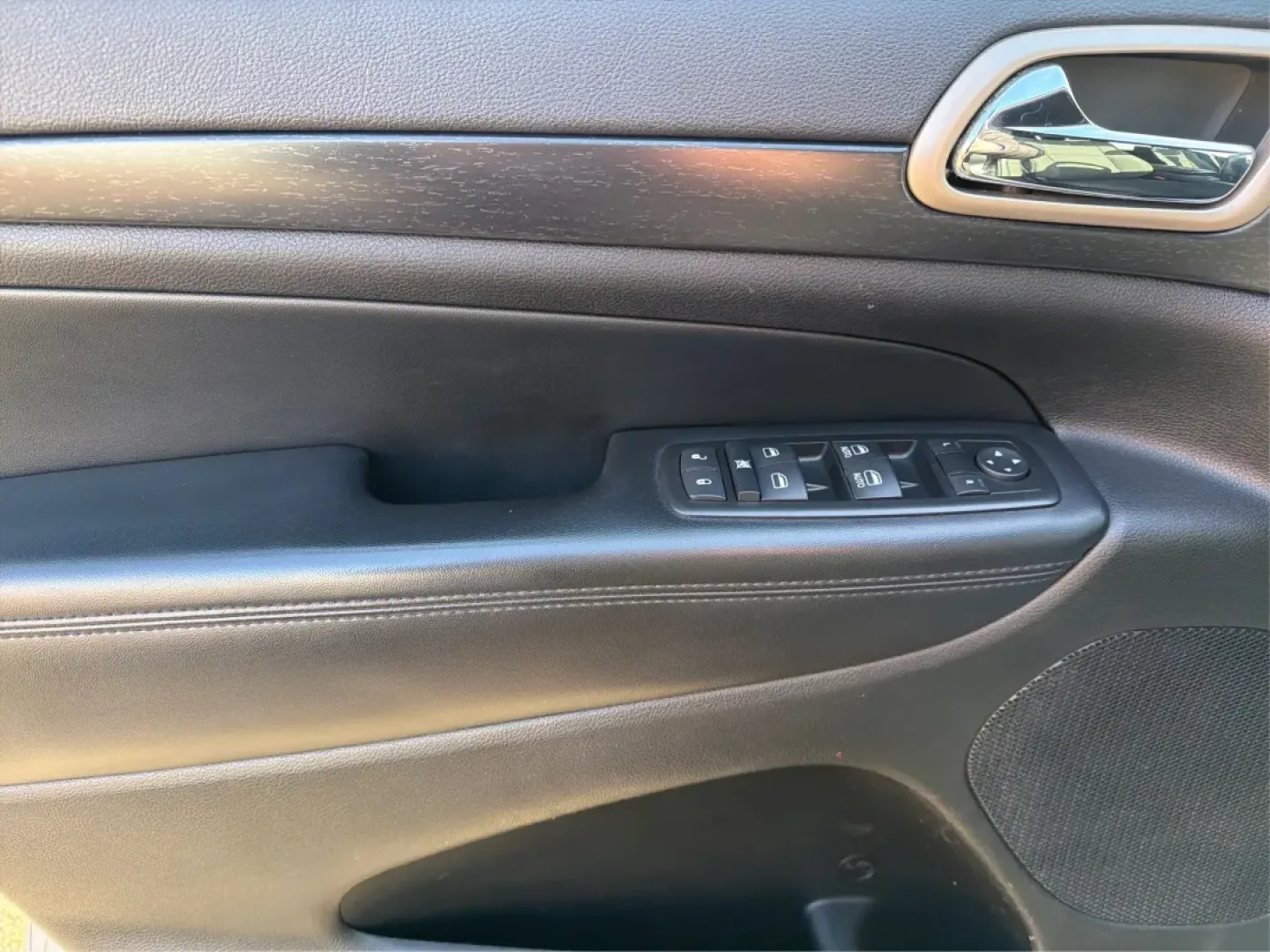 2014 Jeep Grand Cherokee Laredo (1C4RJEAG9EC) with an 3.6L V-6 DOHC engine, located at 1184 Kauffman Ave, Fairborn, OH, 45324, (937) 908-9800, 39.807072, -84.030914 - **Elevate Your Adventures with the 2014 Jeep Grand Cherokee Laredo!**<br /> <br /> Are you ready to take your family on unforgettable road trips or tackle weekend adventures like never before? The 2014 Jeep Grand Cherokee Laredo is designed for those who crave exploration and comfort in equal measur - Photo#19