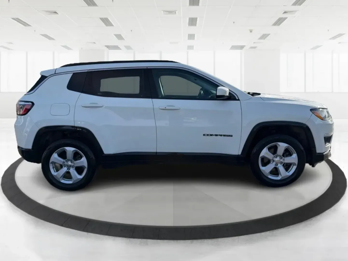 2018 Jeep Compass Latitude 4x4 (3C4NJDBB4JT) with an 2.4L L4 DOHC 16V engine, Manual/Standard transmission, located at 1184 Kauffman Ave, Fairborn, OH, 45324, (937) 908-9800, 39.807072, -84.030914 - Discover the perfect blend of style, reliability, and adventure with the 2018 Jeep Compass Latitude 4x4, now available at Advantage Car and Credit in Fairborn, OH. This rugged yet refined SUV is ideal for weekend warriors and growing families alike, offering the versatility you need for both daily c - Photo#1