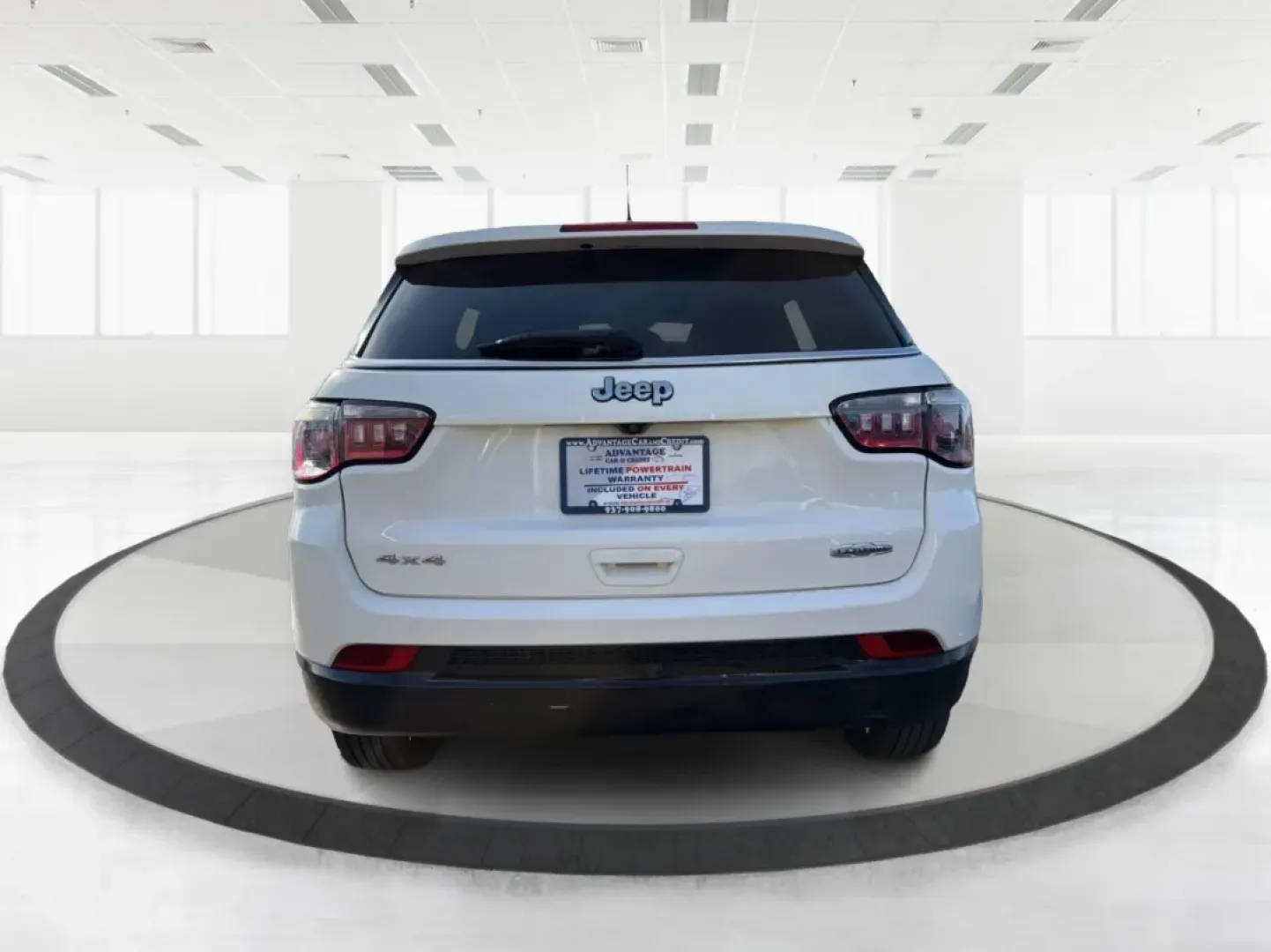 2018 Jeep Compass Latitude 4x4 (3C4NJDBB4JT) with an 2.4L L4 DOHC 16V engine, Manual/Standard transmission, located at 1184 Kauffman Ave, Fairborn, OH, 45324, (937) 908-9800, 39.807072, -84.030914 - Discover the perfect blend of style, reliability, and adventure with the 2018 Jeep Compass Latitude 4x4, now available at Advantage Car and Credit in Fairborn, OH. This rugged yet refined SUV is ideal for weekend warriors and growing families alike, offering the versatility you need for both daily c - Photo#3