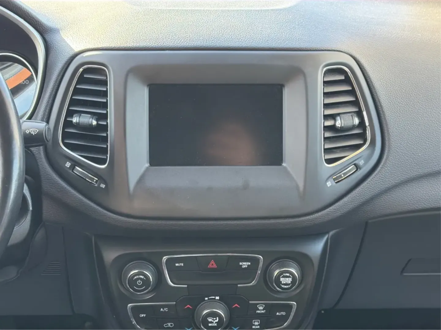 2018 Jeep Compass Latitude 4x4 (3C4NJDBB4JT) with an 2.4L L4 DOHC 16V engine, Manual/Standard transmission, located at 1184 Kauffman Ave, Fairborn, OH, 45324, (937) 908-9800, 39.807072, -84.030914 - Discover the perfect blend of style, reliability, and adventure with the 2018 Jeep Compass Latitude 4x4, now available at Advantage Car and Credit in Fairborn, OH. This rugged yet refined SUV is ideal for weekend warriors and growing families alike, offering the versatility you need for both daily c - Photo#13